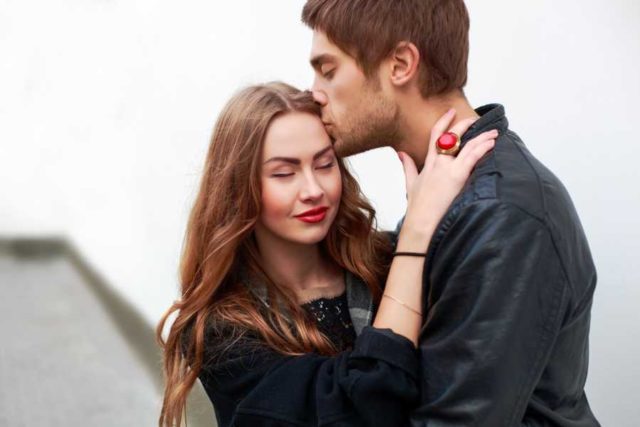 Satkani od strasti i varnica: 5 najvatrenijih ljubavnih parova u Zodijaku